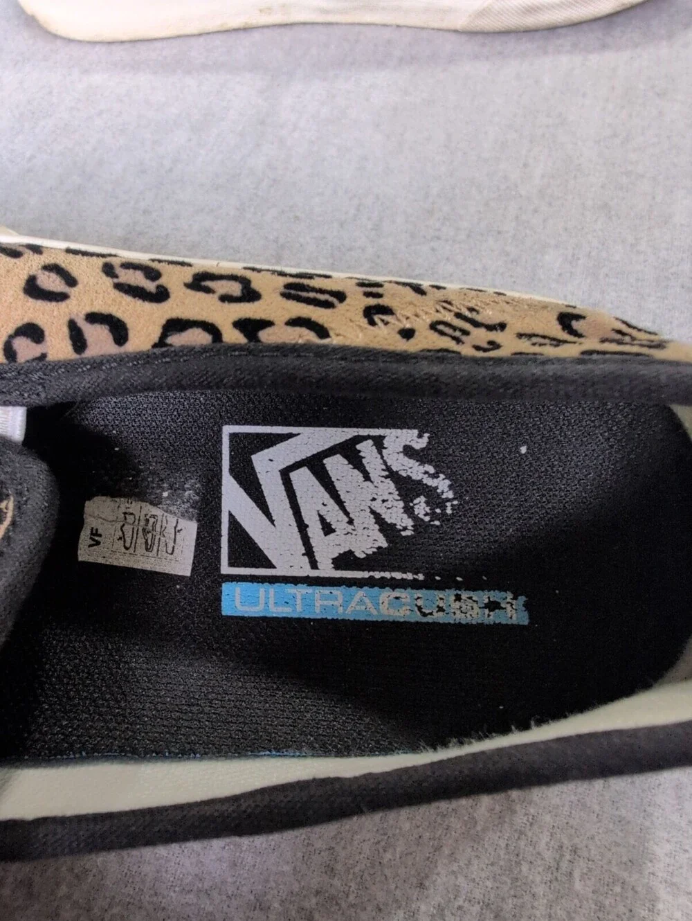 Vans leopard print slip-on sneakers mens size 5 women's size 7